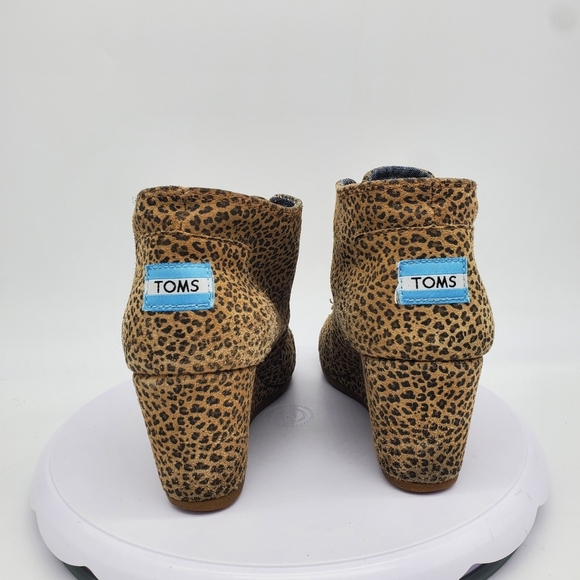 TOMS Shoe Women 8 Leopard Print Desert Wedge Booties - Picture 4 of 8
